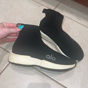 alo velocity knit sneakers — size w8